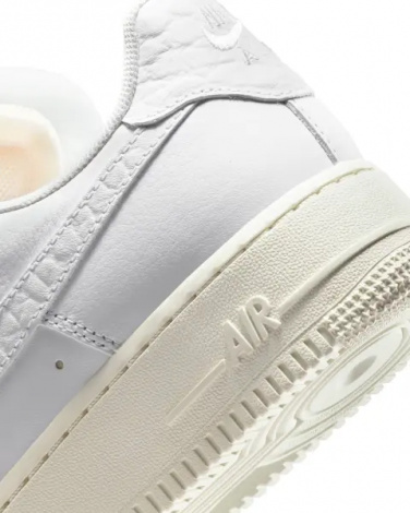 Кросівки жіночі Nike AIR FORCE 1 LOW PREMIUM білі DN5463-100