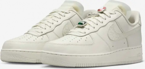 Кросівки жіночі Nike AIR FORCE 1 LOW PREMIUM кремові DN5463-001