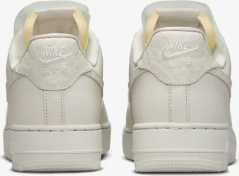 Кросівки жіночі Nike AIR FORCE 1 LOW PREMIUM кремові DN5463-001
