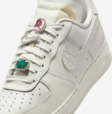 Кросівки жіночі Nike AIR FORCE 1 LOW PREMIUM кремові DN5463-001