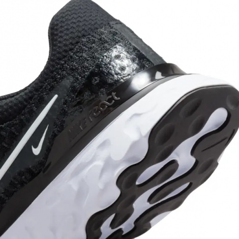 Кроссовки беговые женские Nike REACT INFINITY 3 черно-белые DD3024-001