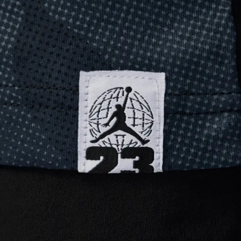 Футболка підліткова Nike JORDAN ROADTRIP X-RAY чорна 95D729-023
