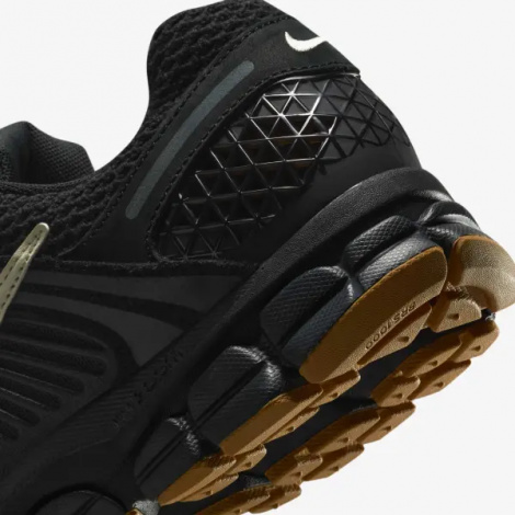 Кросівки Nike ZOOM VOMERO 5 чорні IB4005-010