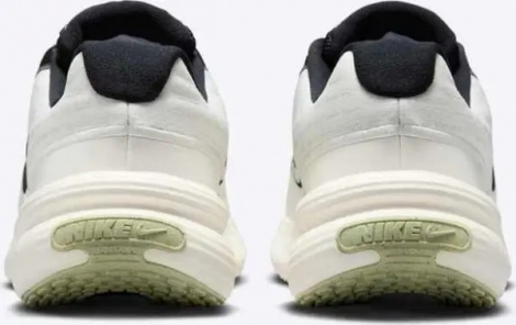 Кросівки жіночі Nike UPLIFT SC молочно-чорні IB2766-100