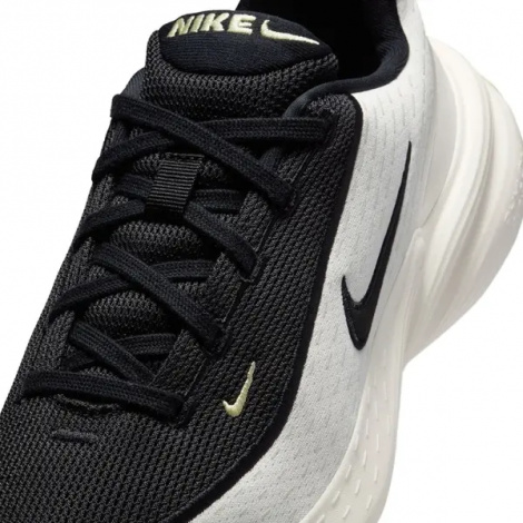 Кросівки жіночі Nike UPLIFT SC молочно-чорні IB2766-100
