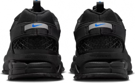 Кроссовки женские Nike ZOOM VOMERO ROAM WINTERIZED черные HQ2181-004