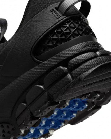 Кроссовки женские Nike ZOOM VOMERO ROAM WINTERIZED черные HQ2181-004