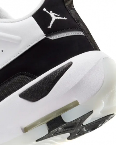 Кросівки Nike JORDAN MAX AURA 7 біло-чорні HQ2091-100