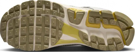 Кросівки Nike ZOOM VOMERO 5 молочно-оливкові FV0397-001