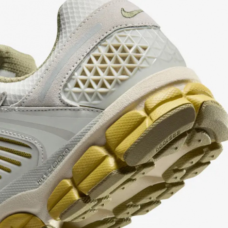 Кросівки Nike ZOOM VOMERO 5 молочно-оливкові FV0397-001