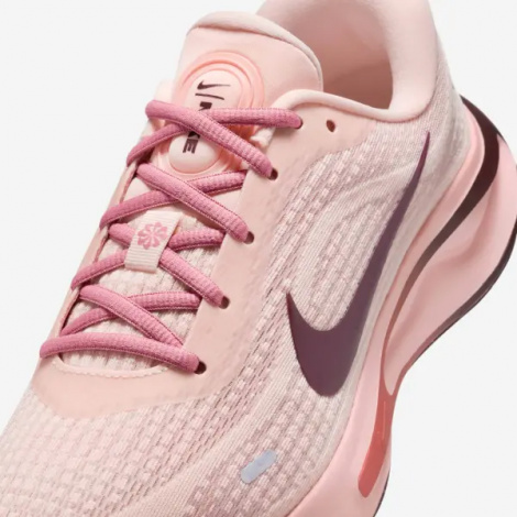 Кроссовки беговые женские Nike JOURNEY RUN светло-розово-кораллово-бордовые FJ7765-800