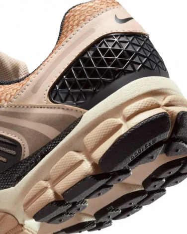 Кроссовки женские Nike ZOOM VOMERO 5 коричнево-черные FJ2028-106