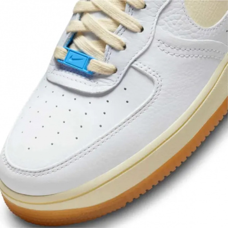 Кроссовки женские Nike AIR FORCE 1 HIGH SCULPT SURFACES бело-кремово-голубые FD9868-100