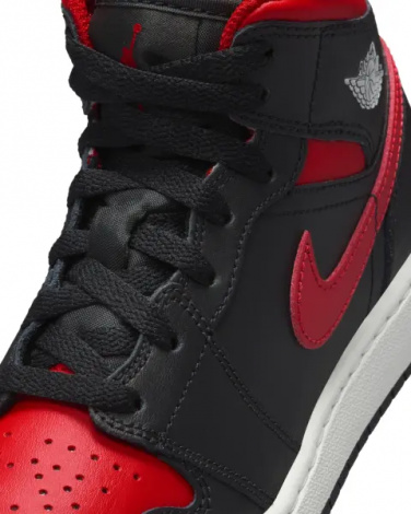 Кросівки підліткові Nike AIR JORDAN 1 MID (GS) чорно-червоні DQ8423-067