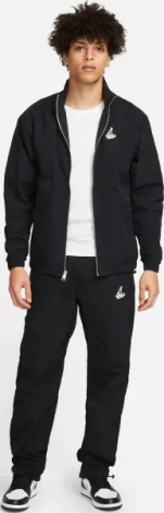 Куртка Nike AIR JORDAN ESSENTIAL STATEMENT WARMUP чорна DH9037-010
