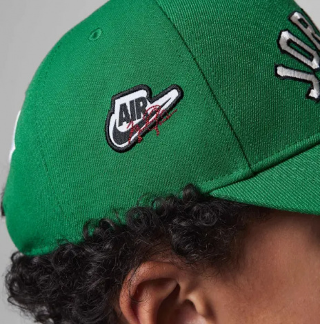 Кепка підліткова Nike JORDAN SIGNATURE CURVED BRIM зелена 9A9028-E1P
