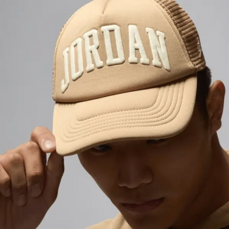 Кепка подростковая Nike JORDAN FOAM TRUCKER светло-коричневая 9A0940-J34