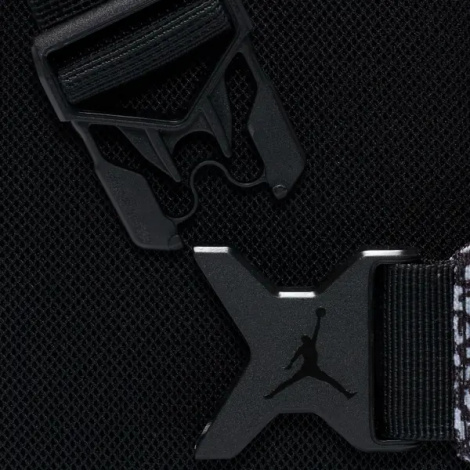 Сумка через плече Nike JORDAN AIRBORNE HIP BAG біло-чорна 7A0747-I00