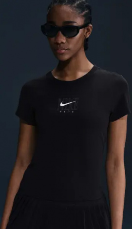 Футболка женская Nike SPORTSWEAR SLIM SHORT-SLEEVE GRAPHIC черная IB2444-010