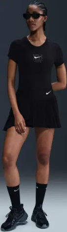 Футболка женская Nike SPORTSWEAR SLIM SHORT-SLEEVE GRAPHIC черная IB2444-010