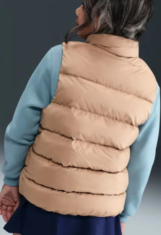 Жилетка підліткова Nike SPORTSWEAR ALL DAY PLAY THERMA-FIT LOOSE-FIT PUFFER світло-коричнева HJ2537-200
