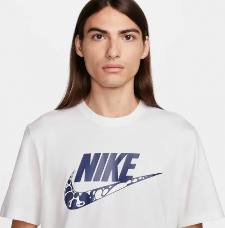 Футболка Nike SPORTSWEAR бело-темно-синяя FQ8034-100