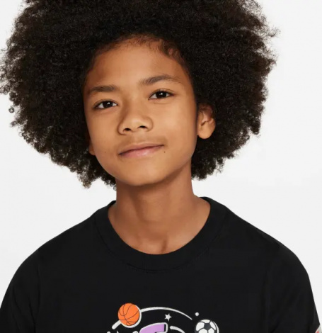 Футболка подростковая Nike SPORTSWEAR BOXY черная FN9614-010