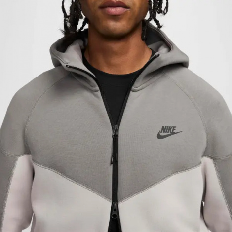 Спортивный костюм Nike SPORTSWEAR TECH FLEECE светло-серо-серый FB7921-014__FB8002-014