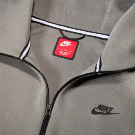 Спортивный костюм Nike SPORTSWEAR TECH FLEECE светло-серо-серый FB7921-014__FB8002-014