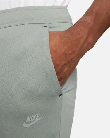 Спортивний костюм Nike SPORTSWEAR TECH FLEECE LIGHTWEIGHT світло-зелений DX0822-330__DX0826-330