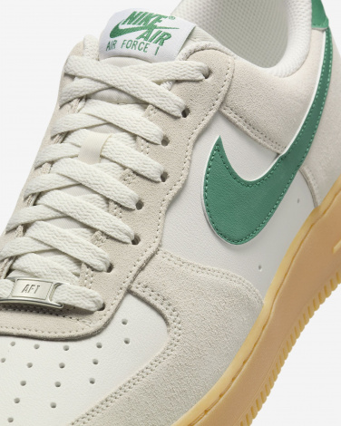 Кросівки Nike Air Force 1 07 Lv8