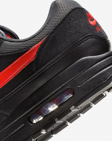 Кросівки Nike Air Max 1 Ess