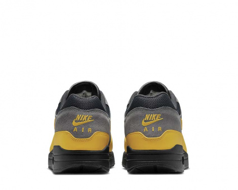 Кросівки Nike Air Max 1 Ess