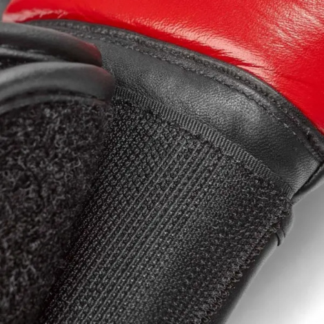 Перчатки боксерские Reebok COMBAT LEATHER BOXING GLOVES черно-красные (10 унций) RSCB-10110RD-10