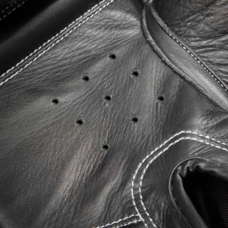 Перчатки боксерские Reebok COMBAT LEATHER BOXING GLOVES черно-красные (10 унций) RSCB-10110RD-10