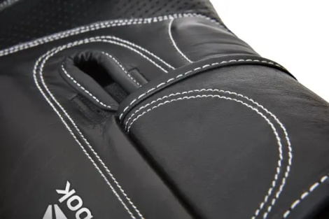 Перчатки боксерские Reebok COMBAT LEATHER BOXING GLOVES бело-черно-красные (10 унций) RSCB-10010WH-10