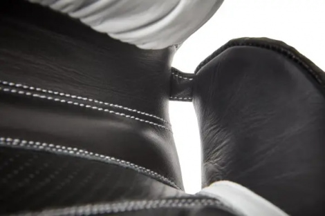 Перчатки боксерские Reebok COMBAT LEATHER BOXING GLOVES бело-черно-красные (10 унций) RSCB-10010WH-10