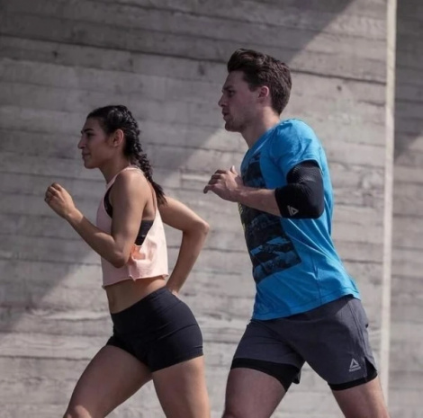 Фиксатор локтя Reebok ELBOW SUPPORT черно-серый M RRSU-13524