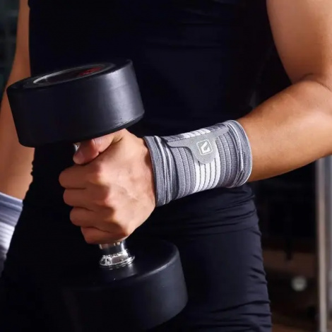 Фиксатор запястья LiveUp WRIST SUPPORT серо-белый S/M LS5672-SM