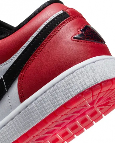 Кроссовки Nike AIR JORDAN 1 LOW SE бело-черно-красные IB8971-106