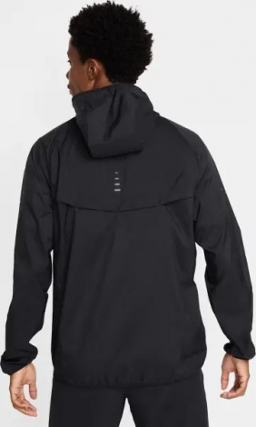 Вітровка для бігу Nike STRIDE REPEL UV RUNNING чорна HV4548-010