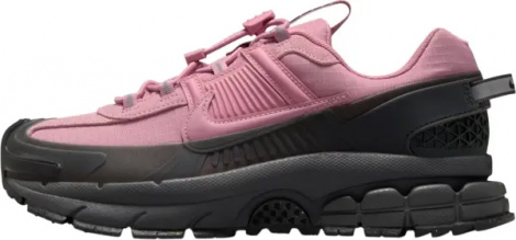 Кросівки жіночі Nike ZOOM VOMERO ROAM WINTERIZED рожево-чорні HQ2181-003