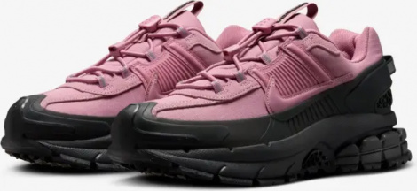 Кросівки жіночі Nike ZOOM VOMERO ROAM WINTERIZED рожево-чорні HQ2181-003