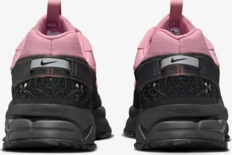 Кросівки жіночі Nike ZOOM VOMERO ROAM WINTERIZED рожево-чорні HQ2181-003