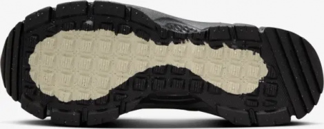 Кросівки жіночі Nike ZOOM VOMERO ROAM WINTERIZED рожево-чорні HQ2181-003