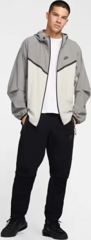 Спортивные штаны Nike TECH WOVEN черные HM8241-010