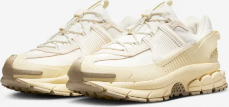 Кросівки Nike ZOOM VOMERO ROAM WINTERIZED бежево-кремові FV2295-101