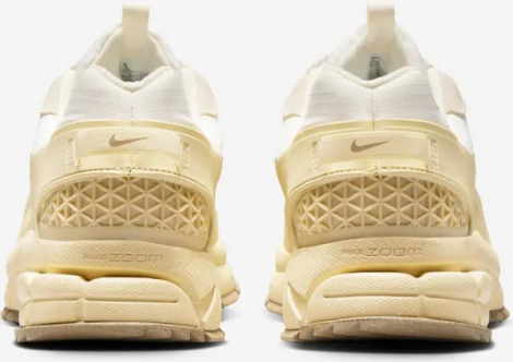Кросівки Nike ZOOM VOMERO ROAM WINTERIZED бежево-кремові FV2295-101