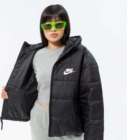 Куртка жіноча Nike W NSW SYN TF RPL HD JKT чорна DX1797-010