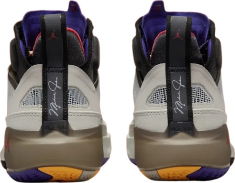 Кроссовки баскетбольные Nike AIR JORDAN XXXVII светло-бежево-коричнево-черные DD6958-060